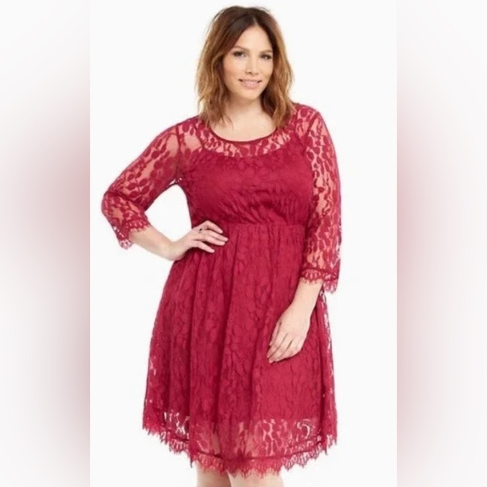 Torrid Ruby Red Floral Lace scalloped dress. Sz 18